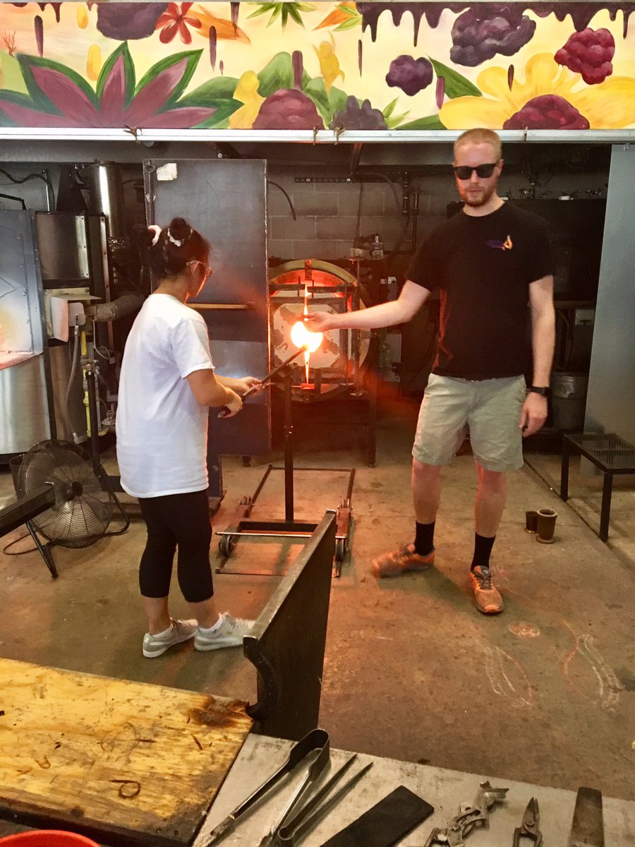 Opt4STEM's tweet photo. Opt4STEM Make It Mondays at @IgniteGlass @Exelon @VonSteubenMSC @illinoistech https://t.co/KStXDYJLbg