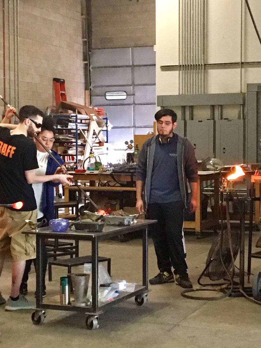 Opt4STEM's tweet photo. Opt4STEM Make It Mondays at @IgniteGlass @Exelon @VonSteubenMSC @illinoistech https://t.co/KStXDYJLbg