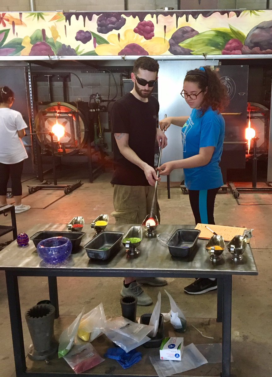 Opt4STEM's tweet photo. Opt4STEM Make It Mondays at @IgniteGlass @Exelon @VonSteubenMSC @illinoistech https://t.co/KStXDYJLbg