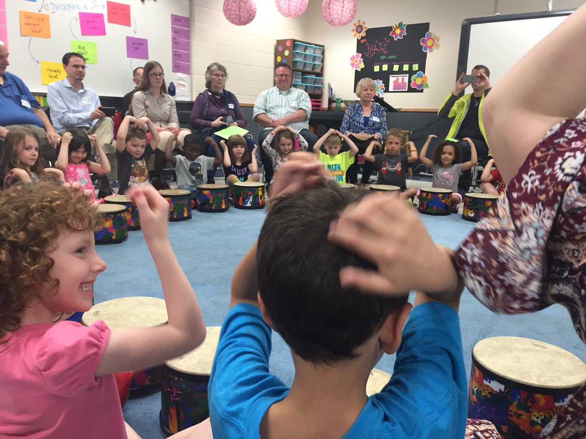 LThomas120's tweet photo. Kindergarten Informance-my kids rocked it! #welovemusic #mrshartrocks https://t.co/YODmtVnCTT