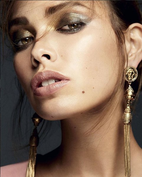 CRCmakeup's tweet photo. "Golden"
#Repost
Photo: @anthonyparmeleephotography
Model: Melody Le , @wilhelminamodels 
MUA: @gsbeaute 
Stylist: Chloe Chin @ovidiu_oltean https://t.co/S7ceqhOLL2