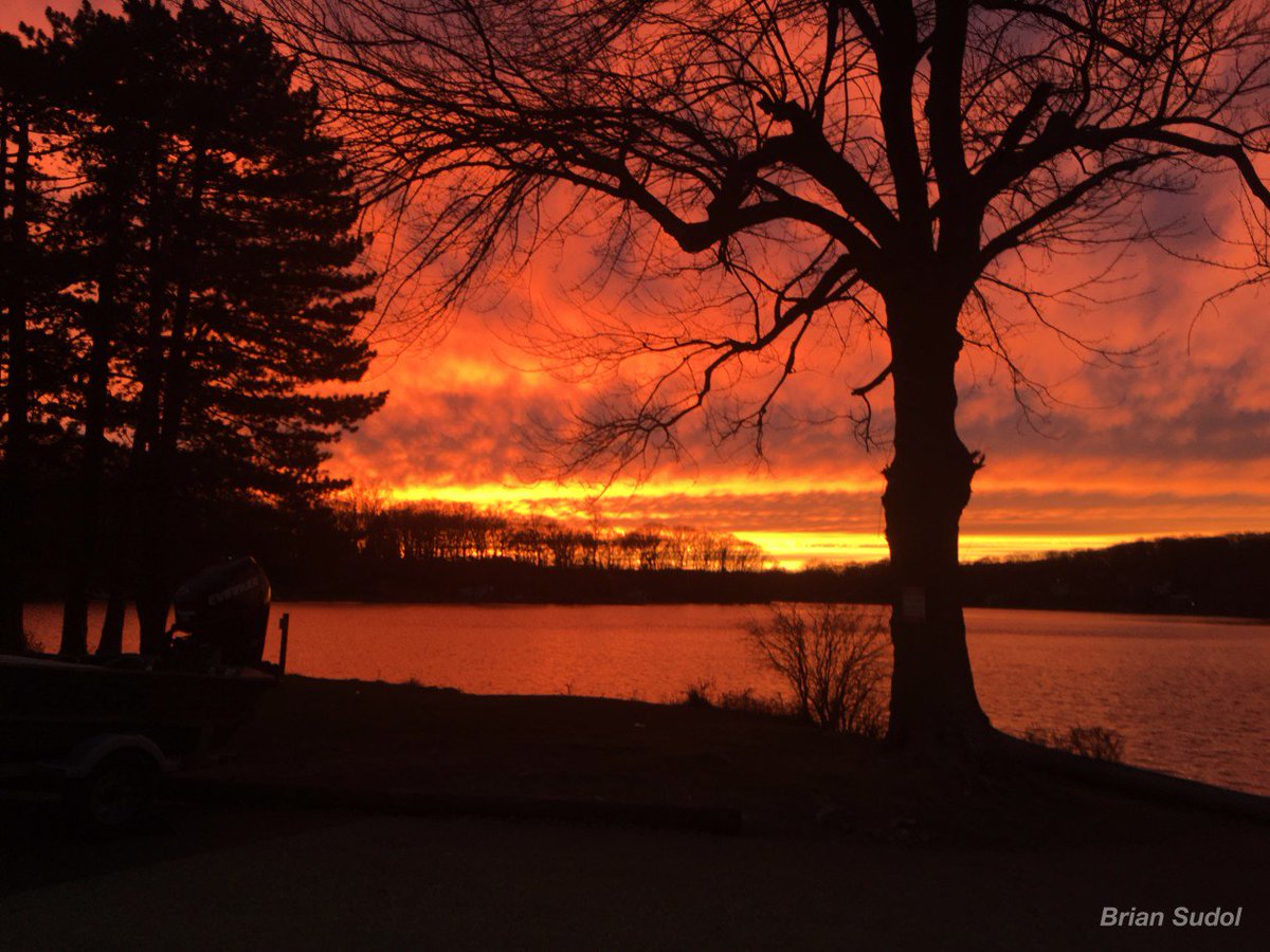 InPictureApp's tweet image. Spectacular Sunset!! A spectacular Sunset from Northern New Jersey! snapescape.com/2015/11/23/spe…
