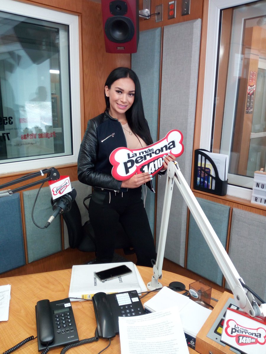 Gracias <a href="/Zarefigueroa/">Zarelea Figueroa O.</a> por tu visita a cabina y presentarnos tu nuevo sencillo #ElMonstruo <a href="/CHRISVILLERS/">Chris Villers</a>