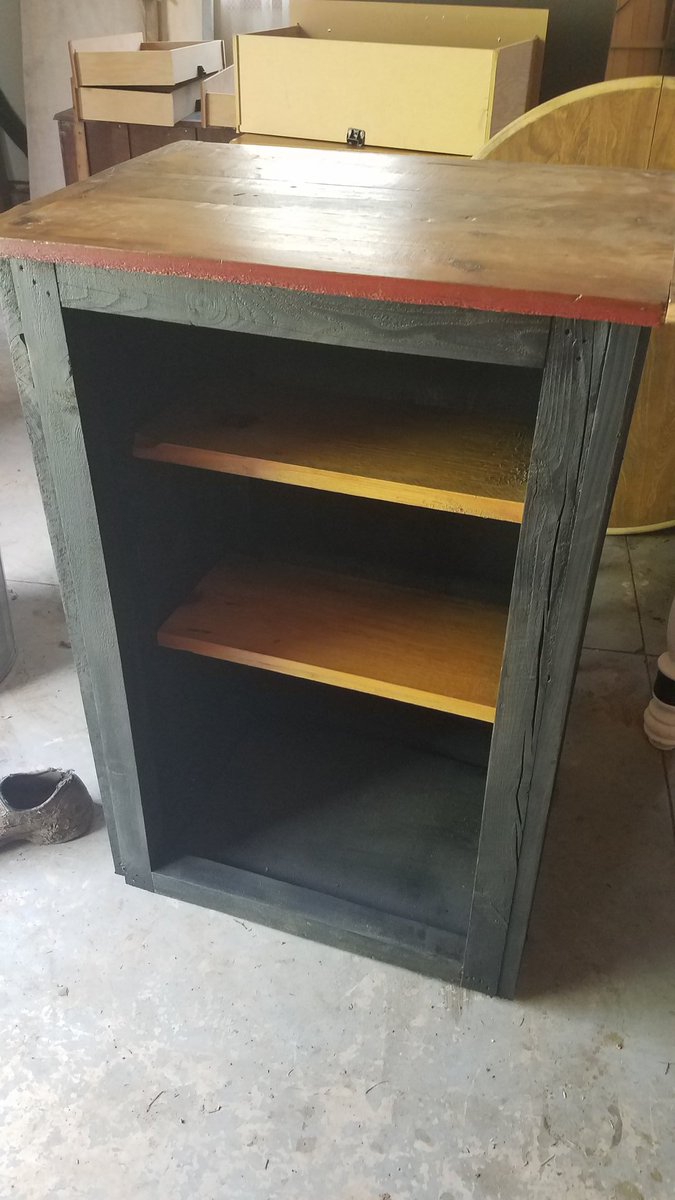 BingmanSteve's tweet photo. Bookshelf made from scratch. #barnwood https://t.co/5wTXf9wjim
