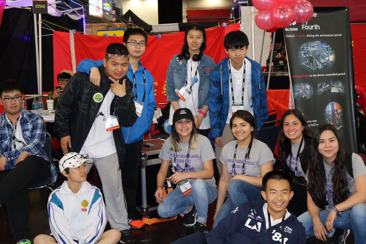 sunsetrobotics's tweet photo. A few pictures of 8811 at Worlds, we love meeting teams!!! https://t.co/FwnqC5VZim