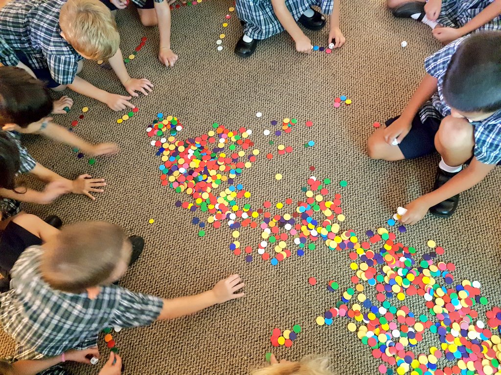EYideas1's tweet photo. Whole carpet doubling using dice and counters! @TanglinTrust @Reception_TTS #maths #EYtalking #handsonslearning #concretelearning https://t.co/AJdk0AuIk2