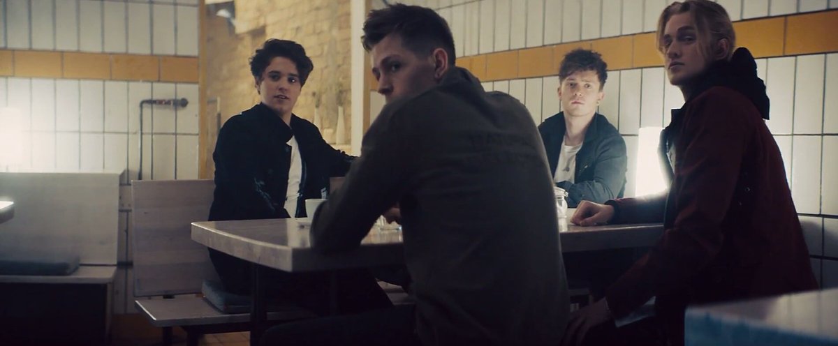 ThatsZoe_'s tweet photo. I love the concept of #MOTNVideo I think is so original the way they express their feelings Without words @TheVampsband @TheVampsJames 🙌💕 https://t.co/6VgooBj6Hi