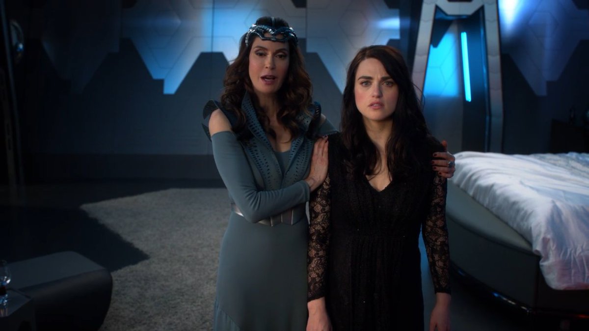 pqpmcgrath's tweet photo. tadinha da minha lena sendo obrigada a casar com o embuste. não desejo isso a ninguém  #WelcomeBackCat #Supergirl https://t.co/GNrbLUjM44