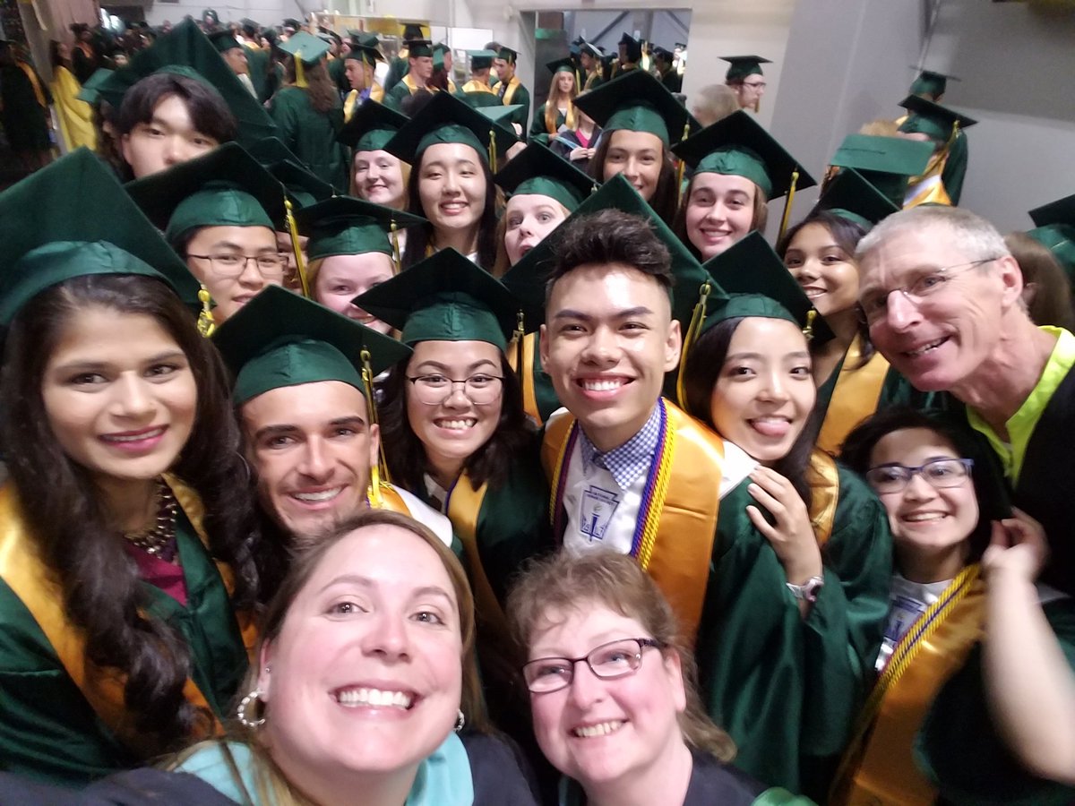 ServiceBCA's tweet photo. Congrats BCA Class of 2017! It's been a wonderful 4 years, time to fly the nest. #BCAfam #classof2017 https://t.co/kf7EbF5bEI