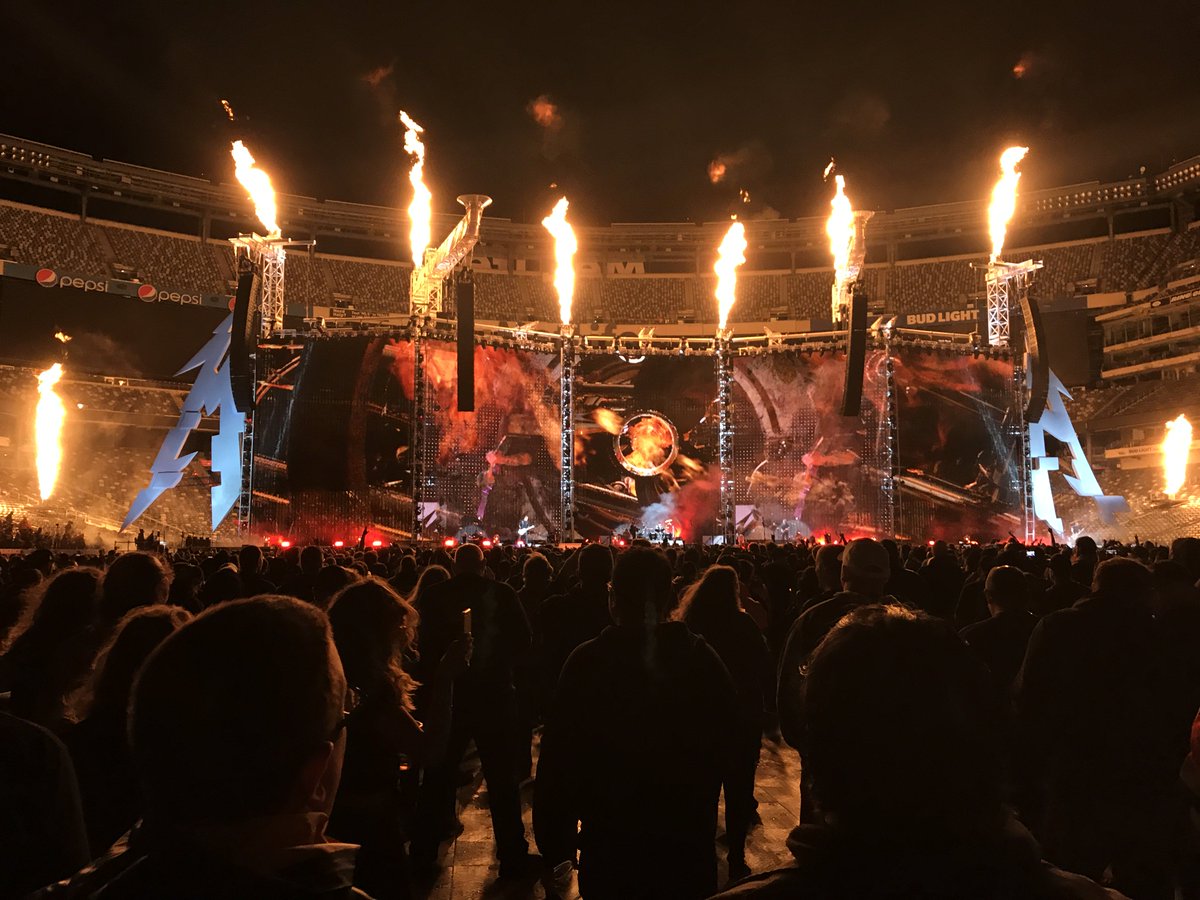 FrankCostaNJ's tweet photo. Thank you Mighty @Metallica and @TheOfficialA7X for melting faces last night #MetatMetlife. GOAT concert https://t.co/1GS0qRW4Hk