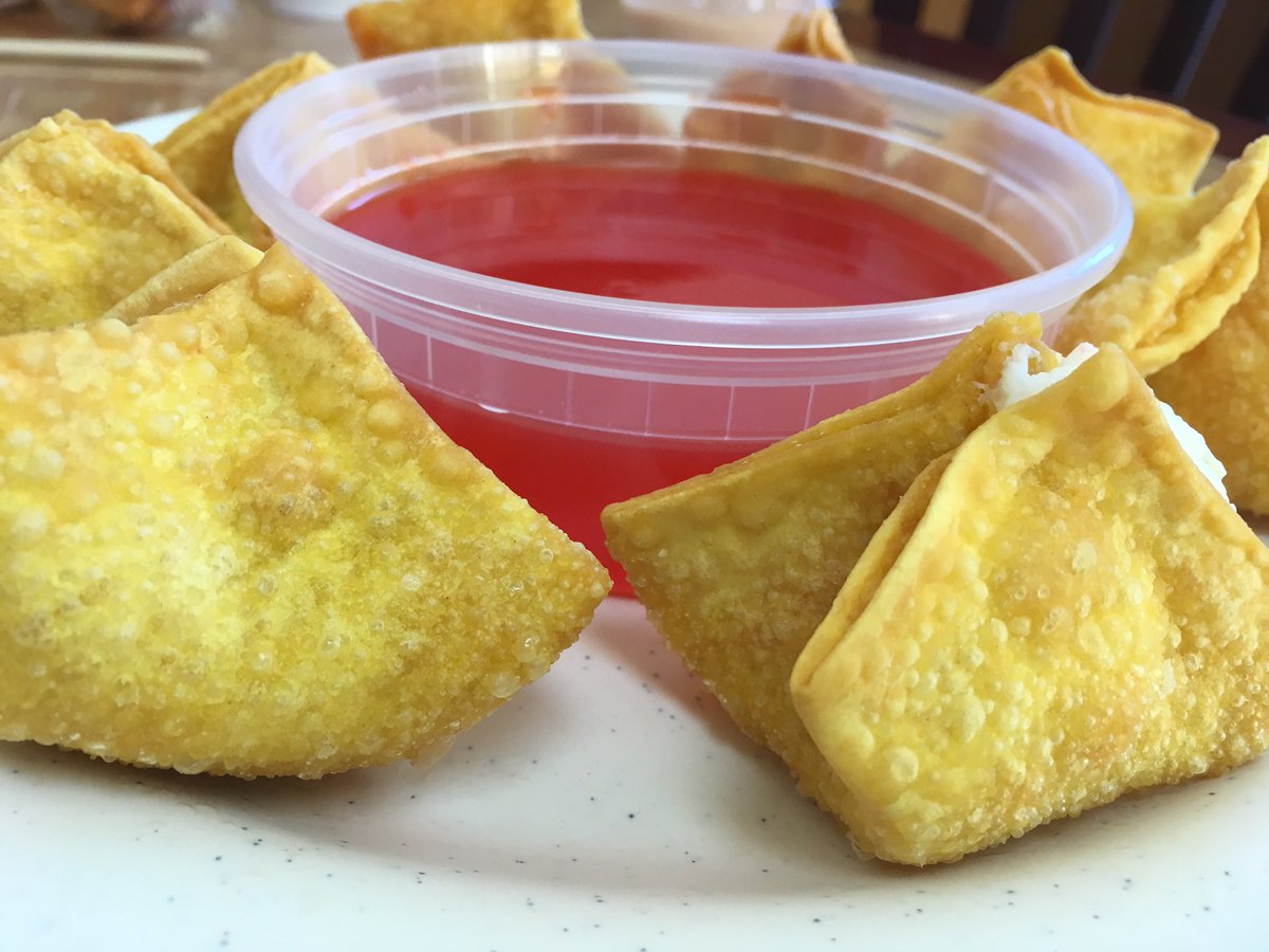 J3R3MYMILL3R's tweet image. Crab rangoons....yummy! Was a great dinner with the fam!
