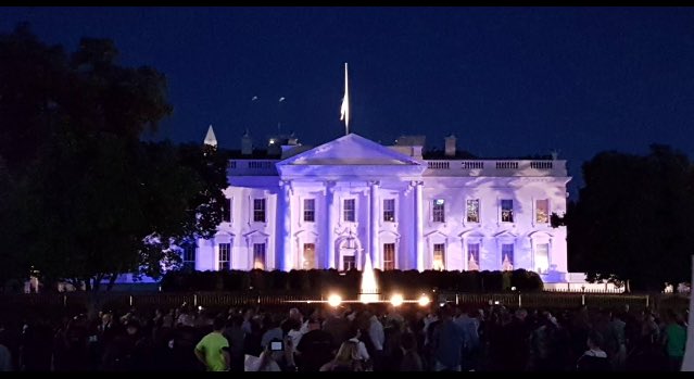 agentlisbon's tweet photo. The White House has been lit up in blue in honour of police Memorial Day #ukpolguard https://t.co/z4Dqd0gYVK
