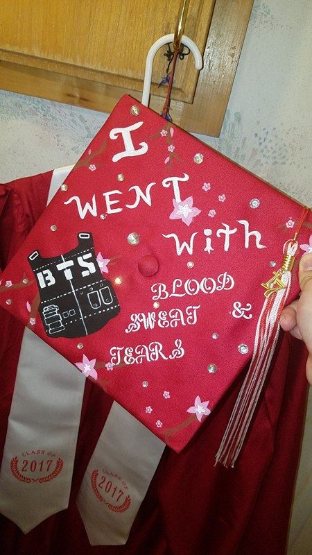 ia_vue's tweet photo. As you can see I made it and graduated with @BTS_twt 😄 #classof2017 #BTSarmy  #lateupload #kpop #hmonggirl #fangirl #bloodsweatandtearsbts https://t.co/nkF9lNimf5