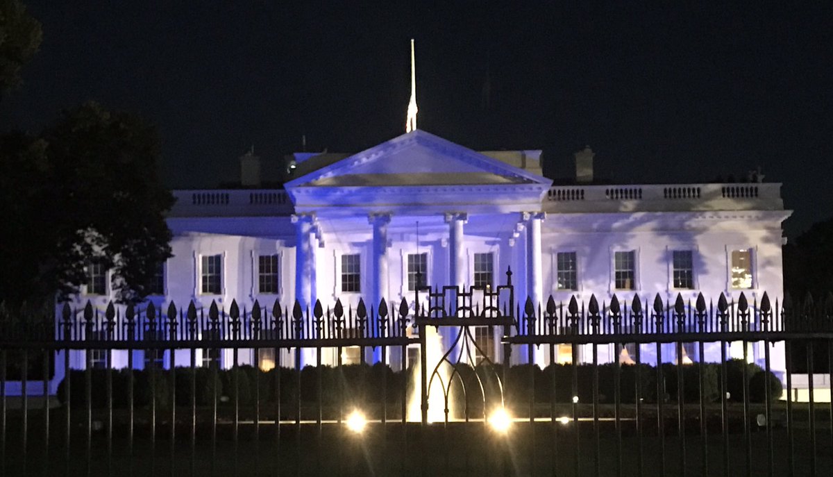 PalmSpringsPOA's tweet photo. Lets Hope and Pray for a Safer Year.
#pspoa #thinblueline #bluewhitehouse #kesq #kmir https://t.co/w4ik8yStvI
