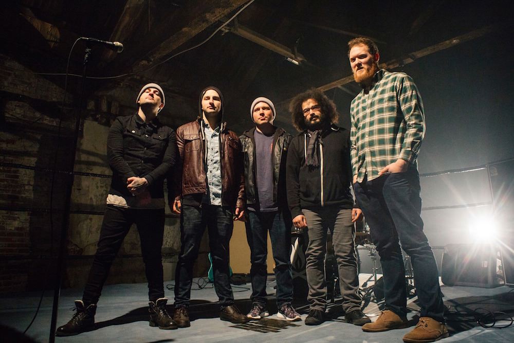 Hit The Lights Stream New Single legendarykidspress.wordpress.com/2017/05/15/hit…