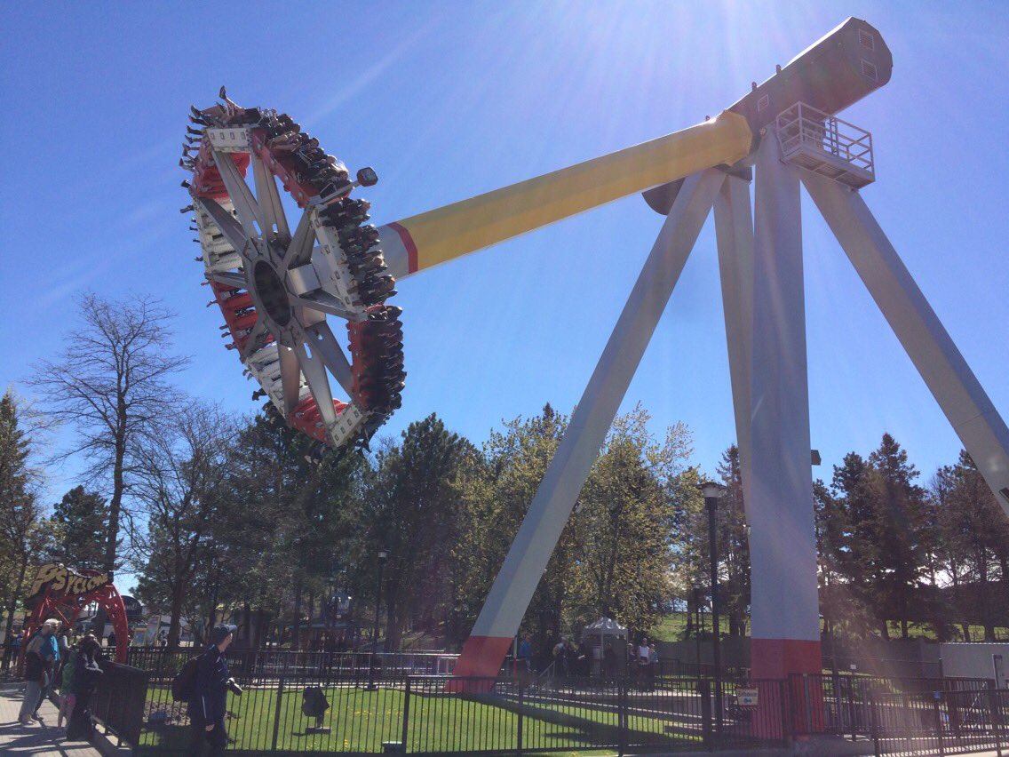 MsGirvan's tweet photo. Grade 12 @HaydenHuskies enjoyed a sunny day of analyzing the math involved in rides at Canada's Wonderland. #HaydenMath https://t.co/Gt3hhQ39lX