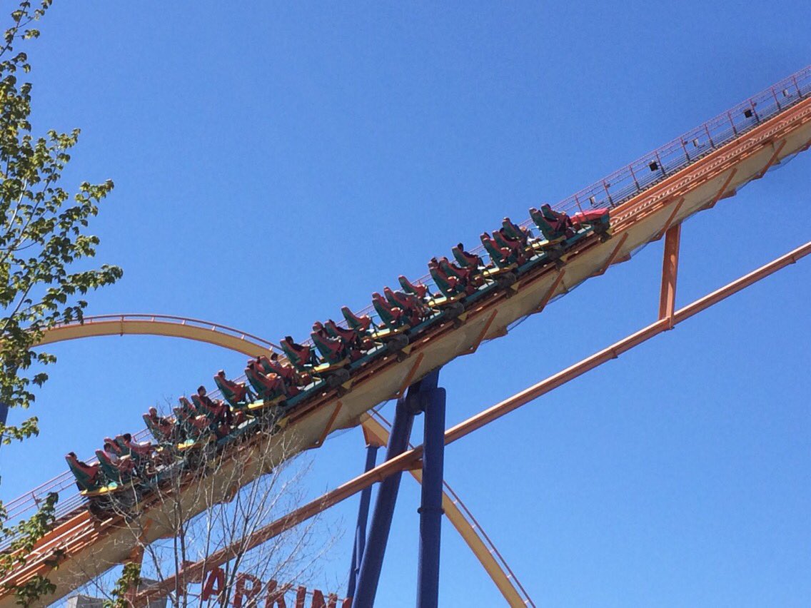 MsGirvan's tweet photo. Grade 12 @HaydenHuskies enjoyed a sunny day of analyzing the math involved in rides at Canada's Wonderland. #HaydenMath https://t.co/Gt3hhQ39lX