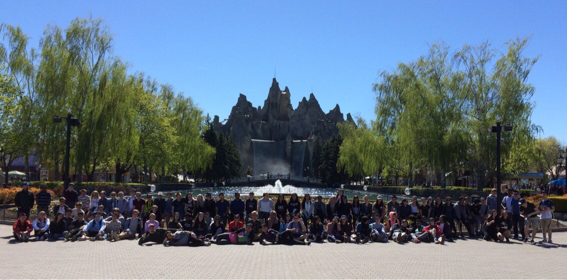 MsGirvan's tweet photo. Grade 12 @HaydenHuskies enjoyed a sunny day of analyzing the math involved in rides at Canada's Wonderland. #HaydenMath https://t.co/Gt3hhQ39lX