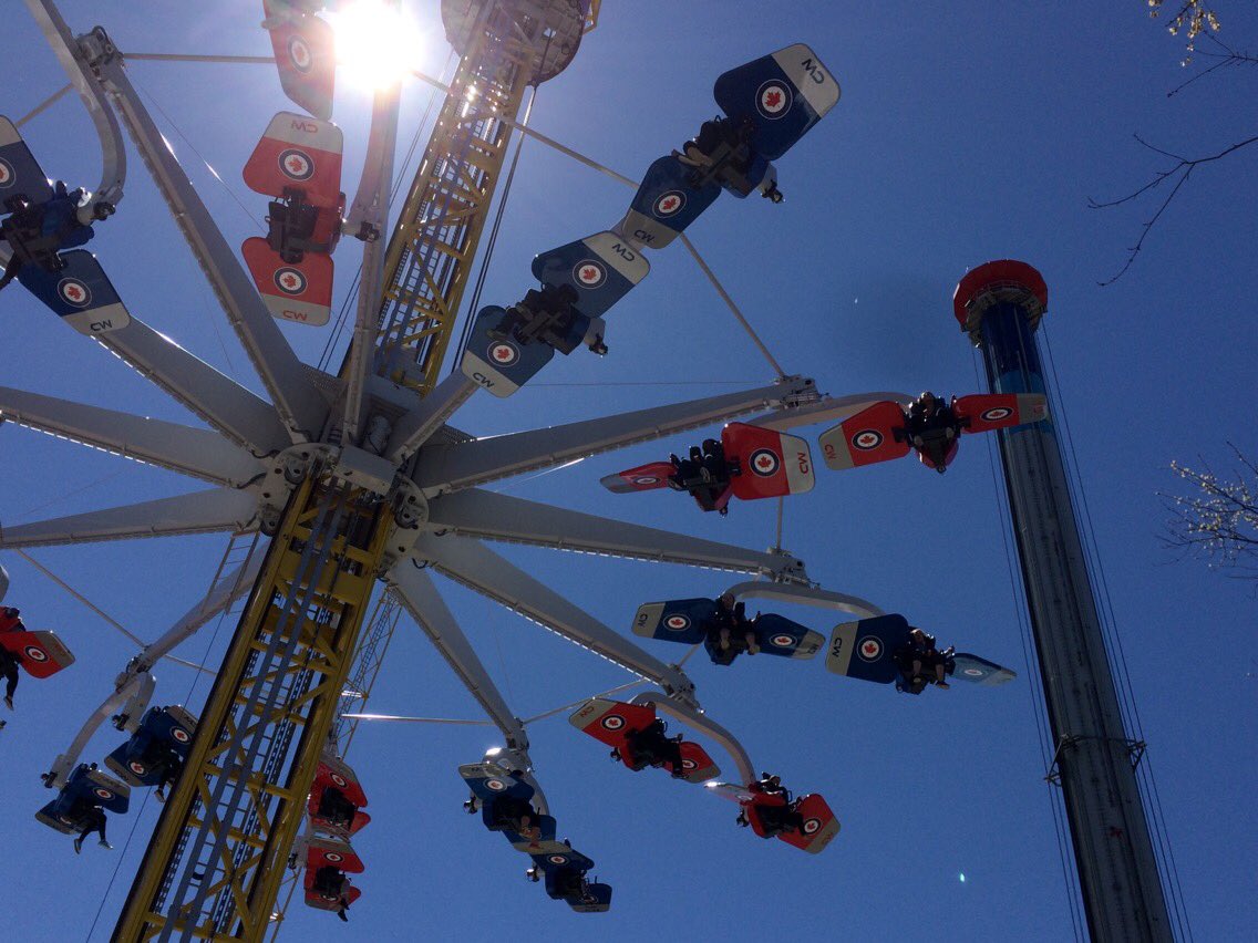 MsGirvan's tweet photo. Grade 12 @HaydenHuskies enjoyed a sunny day of analyzing the math involved in rides at Canada's Wonderland. #HaydenMath https://t.co/Gt3hhQ39lX