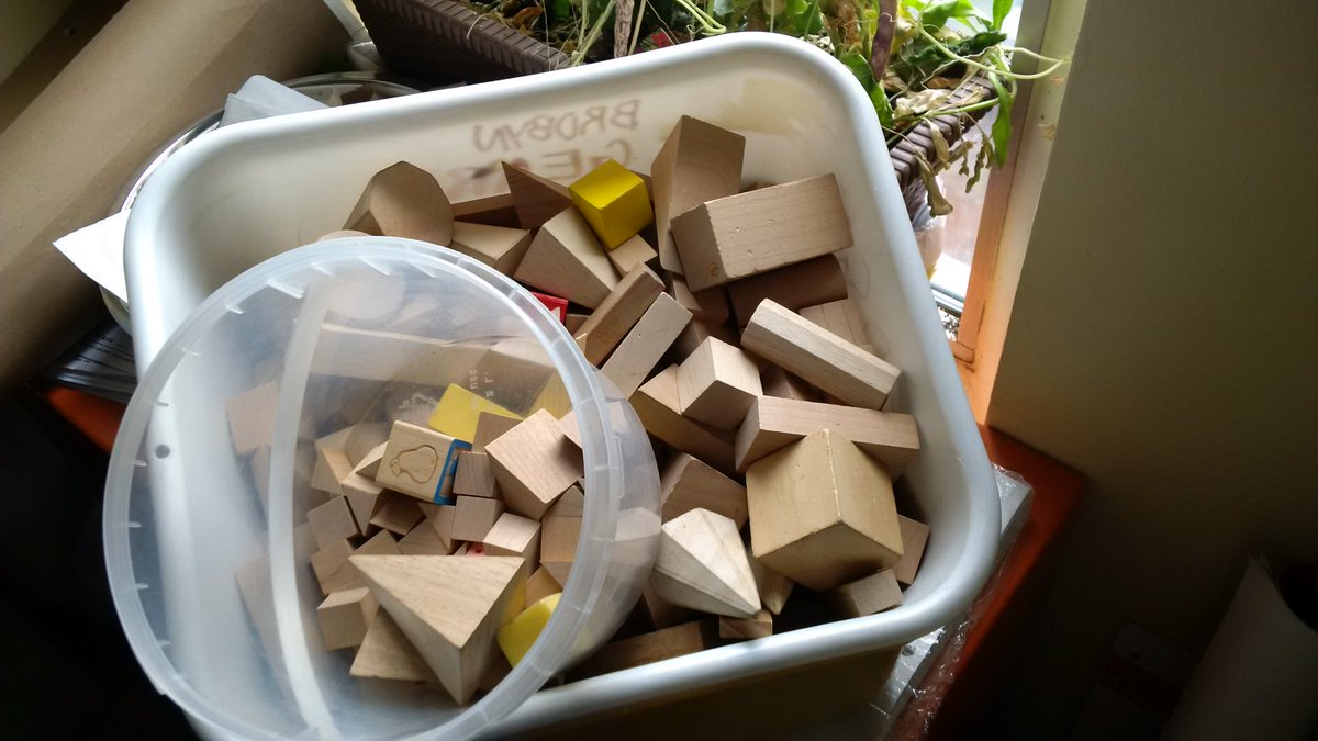 Equinox_Roden's tweet image. Some gr8 items 2C on teachers&apos; desks and being used in the classroom with S&apos;s. #RenewedMathStrategy #ProfLearning