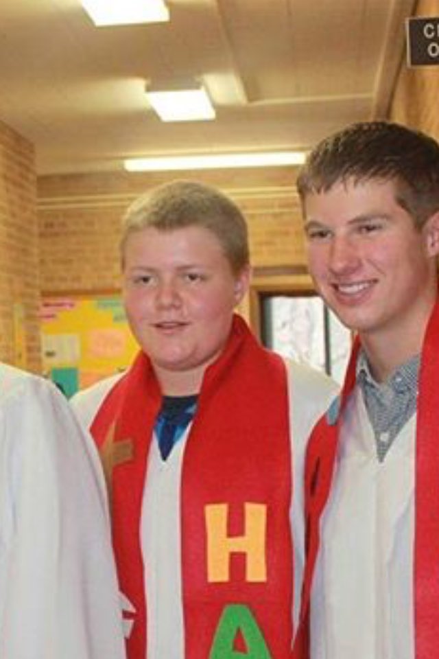 Hoop_Scoop23's tweet photo. Retweet to help Ham find his long lost twin. https://t.co/JKGMDm9MJR
