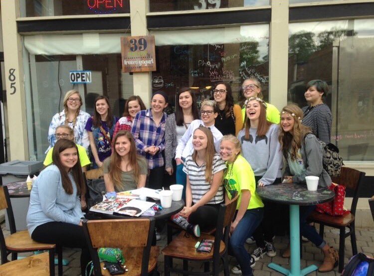 suburbiashowell's tweet photo. one year since the one of the best days of my life with all of these amazing people💖 https://t.co/qH19VC7gHT