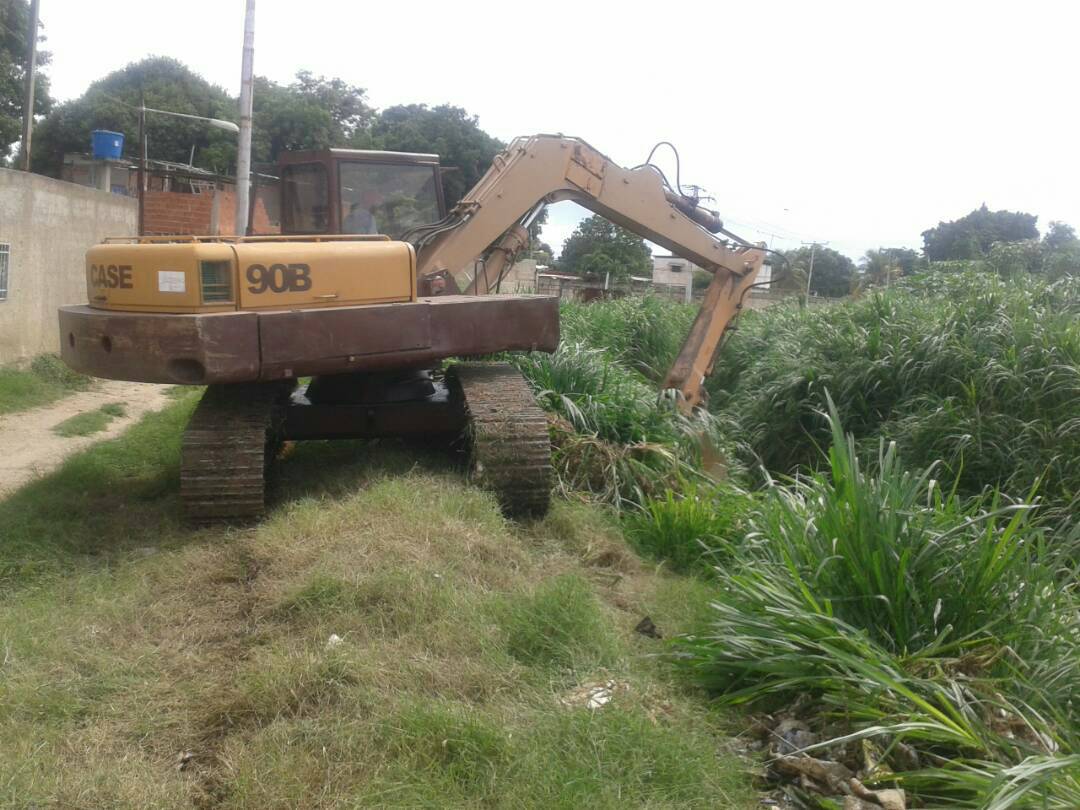 eusebioAGUERO's tweet photo. Se inician los trabajos de dragado y desasolve de Río Aragua en revolucion @CarylBertho @ConElMazoDando @TuiteraDeChavez @NicolasMaduro https://t.co/GmdHiN3huE