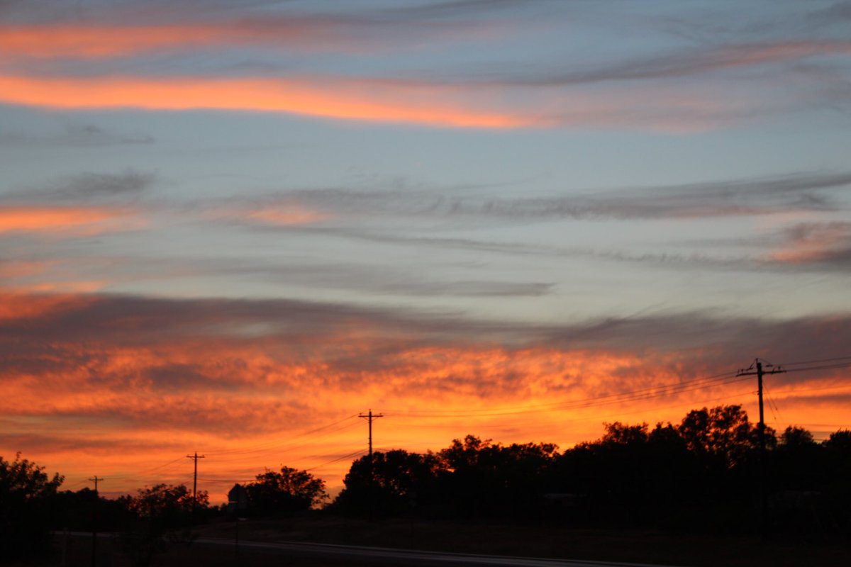 @photAGraph @TxStormChasers Couldn't make it out to my usual spot tonight, so just took these from home #Abilene #TexasSunsets @TxStormChasers @StormHour