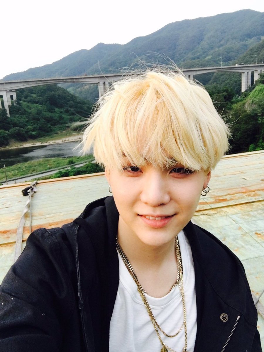 btstreams_'s tweet photo. RT if you love MIN YOONGI!

#BTSBBMAs https://t.co/9jwLyEj6ZS