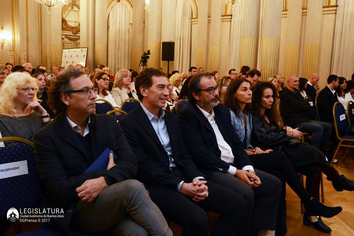 analiamaiorana1's tweet photo. Orgullosa de mi marido @diegosantilli que siempre apoya el valor de la familia #DiaInternacionaldelaFamilia https://t.co/PjyXcLjlS6
