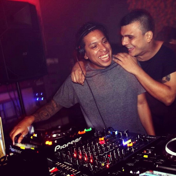 ElectronicaPma's tweet image. Vaya noche de viernes que pasamos en @labuatpanama con la fiesta +Friends. #party #friends #labuat #cascoviejo