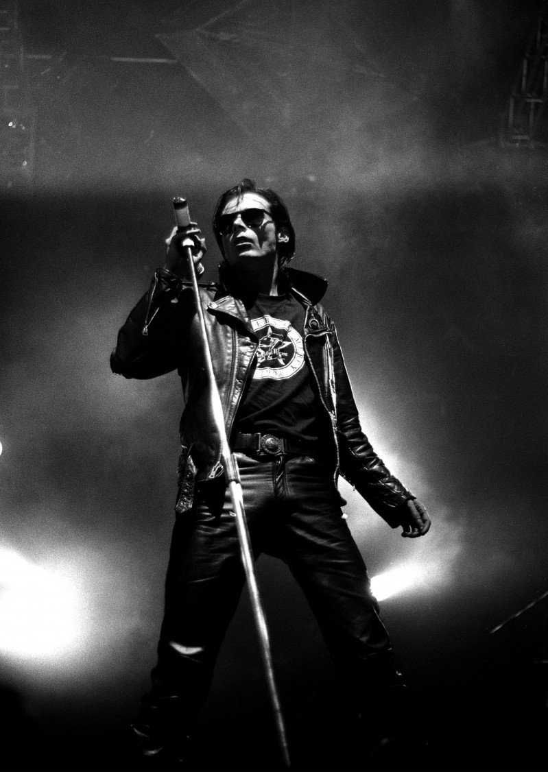 Happy 58th birthday to Andrew Eldritch, my favorite asshole musician 
