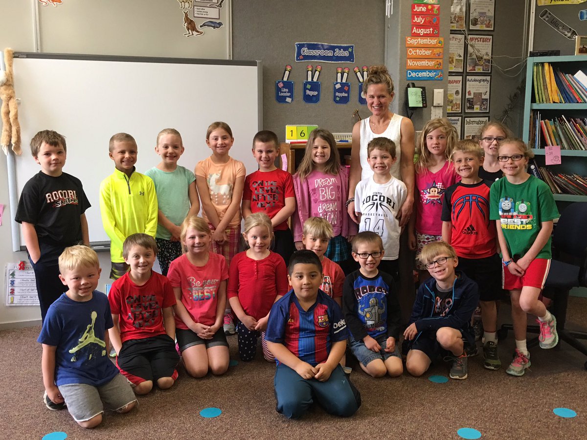 AsfeldSandy's tweet image. How exciting to have an author  (Brayden&apos;s  Aunt) visit us today! Thank you Stephanie! #csestrong #cserocori #cse2028