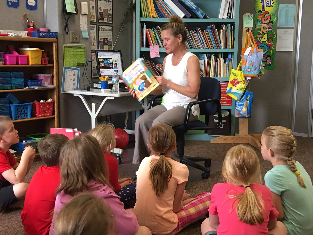 AsfeldSandy's tweet image. How exciting to have an author  (Brayden&apos;s  Aunt) visit us today! Thank you Stephanie! #csestrong #cserocori #cse2028