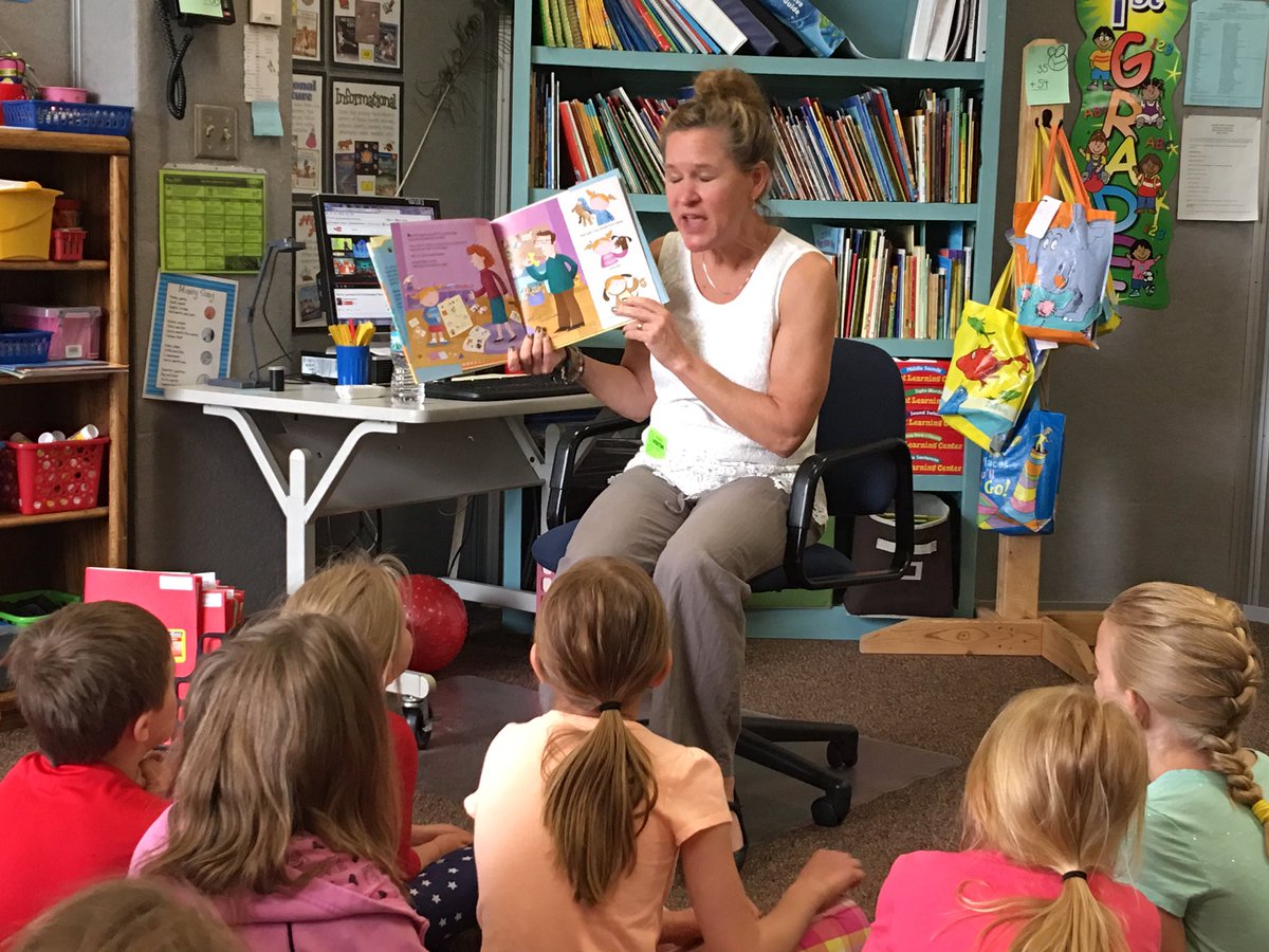 AsfeldSandy's tweet image. How exciting to have an author  (Brayden&apos;s  Aunt) visit us today! Thank you Stephanie! #csestrong #cserocori #cse2028