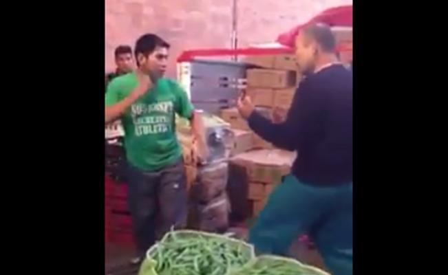 El_Universal_Mx's tweet photo. #Video 📹 Pelea entre diablero y "Don Ejotes" se hace viral https://t.co/mgveEumkhm https://t.co/939p7ovw4P