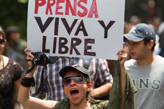 LuisMontero_P's tweet photo. Día negro para el periodismo: matan a dos más https://t.co/9bIGoed5VU @VisionChiapas https://t.co/9pOADn4t7v