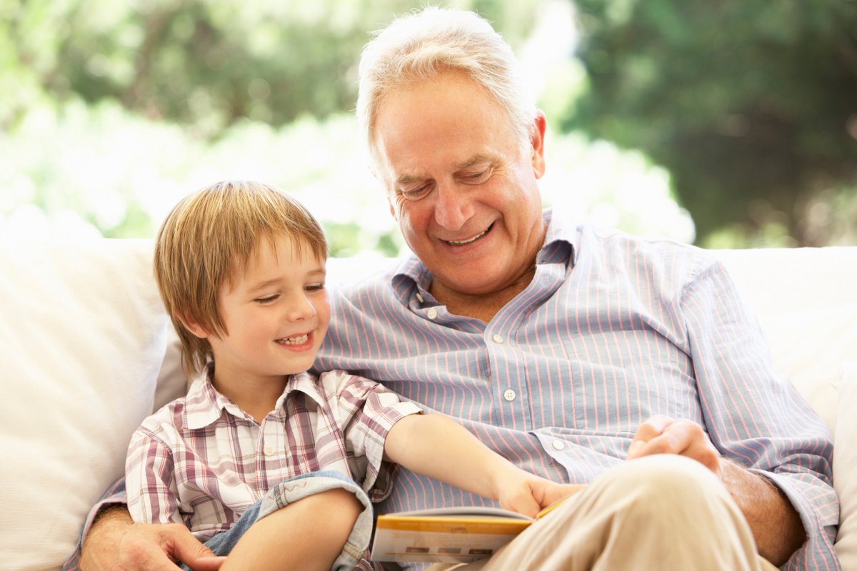 familinkframe's tweet photo. Jeu concours @assystel! Prenez vs en photo avec vos grand-parents et le hashtag #JaimeMaMamie #JaimeMonPapy. Nombreux lots (dont 1 Familink) https://t.co/3Ak5yTkbBv