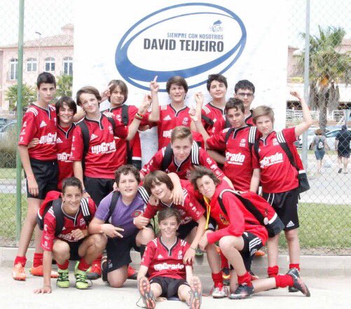 CaurugbyVLC's tweet photo. Nuestros #S14 también rindieron homenaje a David @VRAC en #RugbyS14Fest #vaportidavid https://t.co/85l0MODjog