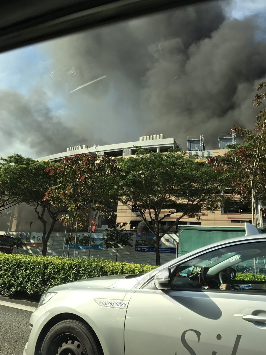 mhusainr's tweet photo. @ChannelNewsAsia Huge fire at site of private school  construction site at Punggol https://t.co/6OC1Rv2u2Q