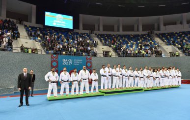 AZERTAC's tweet image. #VIDEO Azerbaijani judo fighters claimed gold in men`s team event, while female fighters won silver at Baku 2017… dlvr.it/P8pWyR