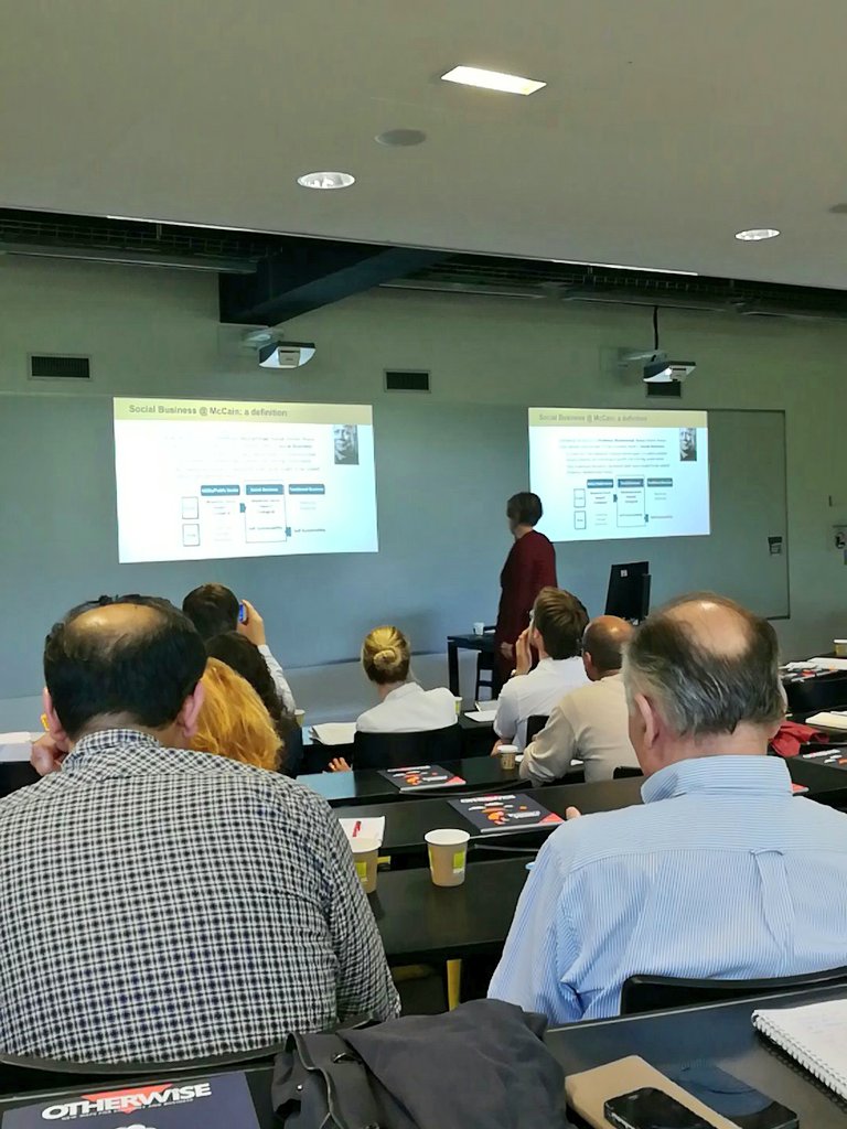BipPop_fr's tweet photo. Présentation du #socialbusiness selon #McCain @BONetBien_ @SoBizHub #RSE https://t.co/iKGe0eNnea