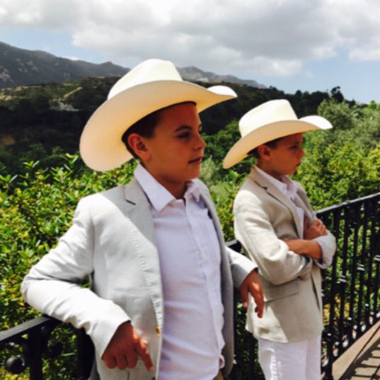 britneyspears's tweet image. My beautiful children on Mother's Day 💜💙💜