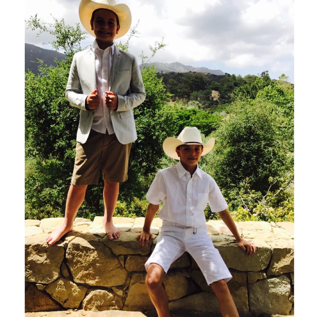 britneyspears's tweet image. My beautiful children on Mother's Day 💜💙💜