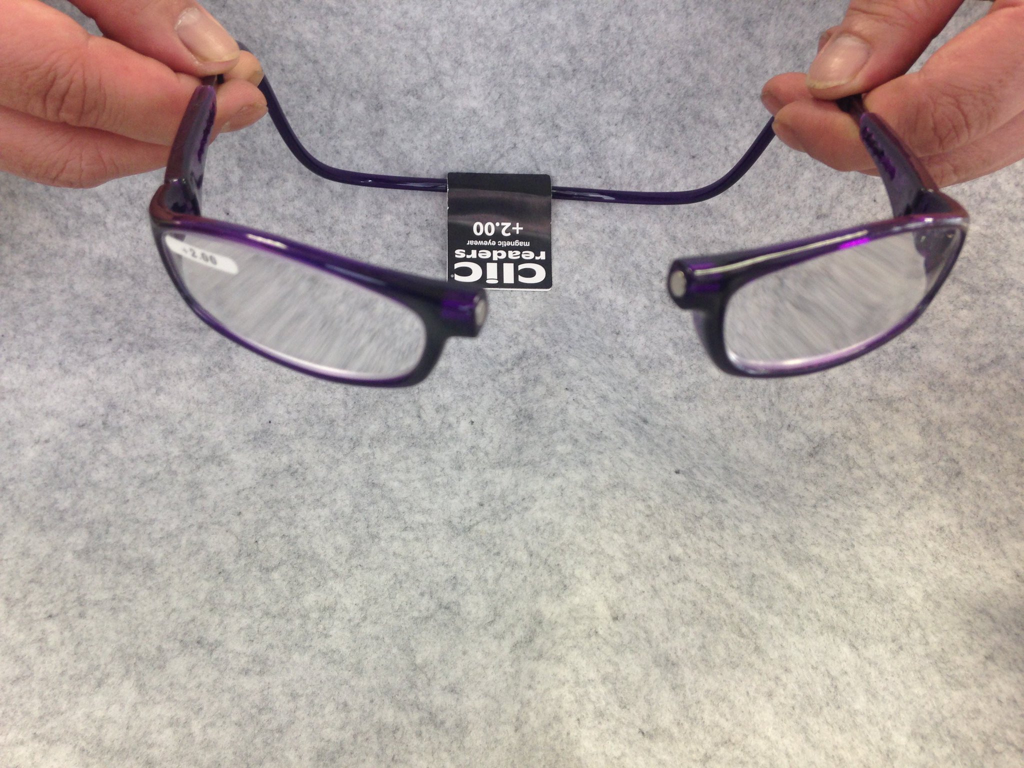 メガネクラブ都南店 Twitter પર こころ旅で火野正平さんがご使用のメガネ クリックリーダーです 当店でも取扱いしています 真ん中にマグネットがついていて 簡単に掛け外しできます ご興味ある方はぜひご来店下さい こころ旅 クリック