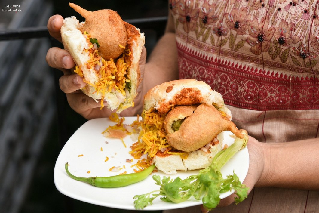incredibleindia's tweet photo. Gorge on spicy #vadapav, the popular street food of #Mumbai, with a steamy hot cuppa tea. Do not miss it! @mtdc_official @tourismgoi https://t.co/gfVzm190SX