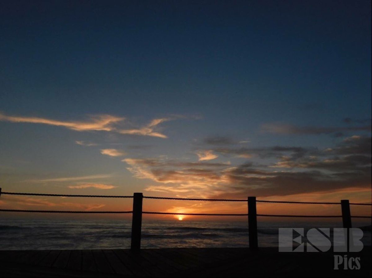 csotito's tweet photo. Amazing, strong and graceful sunsets #life #chilling #enjoy Follow on Facebook @esbpics https://t.co/hziJ6EMOwA