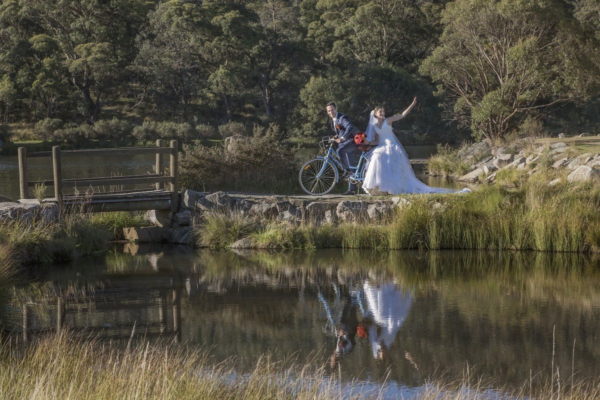 Get $1000 off your winter wedding at <a href="/LakeCrackenback/">Lake Crackenback</a> at lakecrackenback.com.au/specials/1000-…. Offer expires 31st May 2017. Photography - Laura Paterson