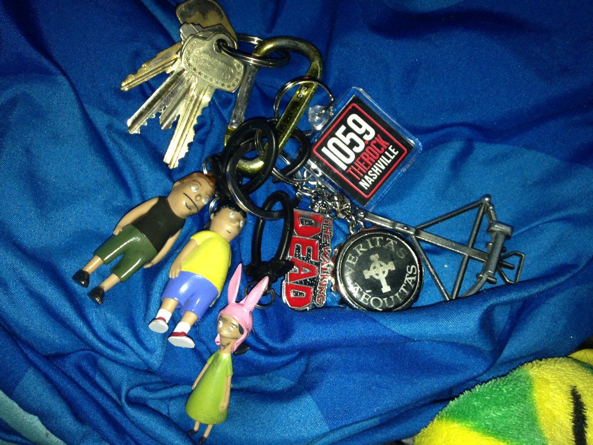 DarylsLilBitch's tweet image. Shoutout to @1059therock for giving me a keychain before the Alice Cooper concert last night that joins my others. #KeyChainAddict