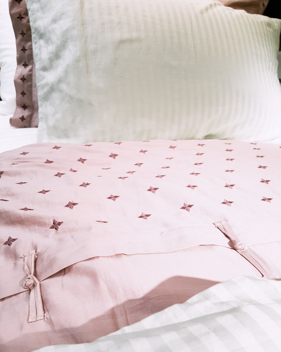 ChicXique's tweet photo. Look what we found in #IKEA!

#bedding #ikea #cheongsam #buttons https://t.co/klnVzzhUWE